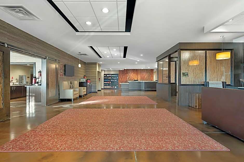 Best Western Plus Lakeview Hotel