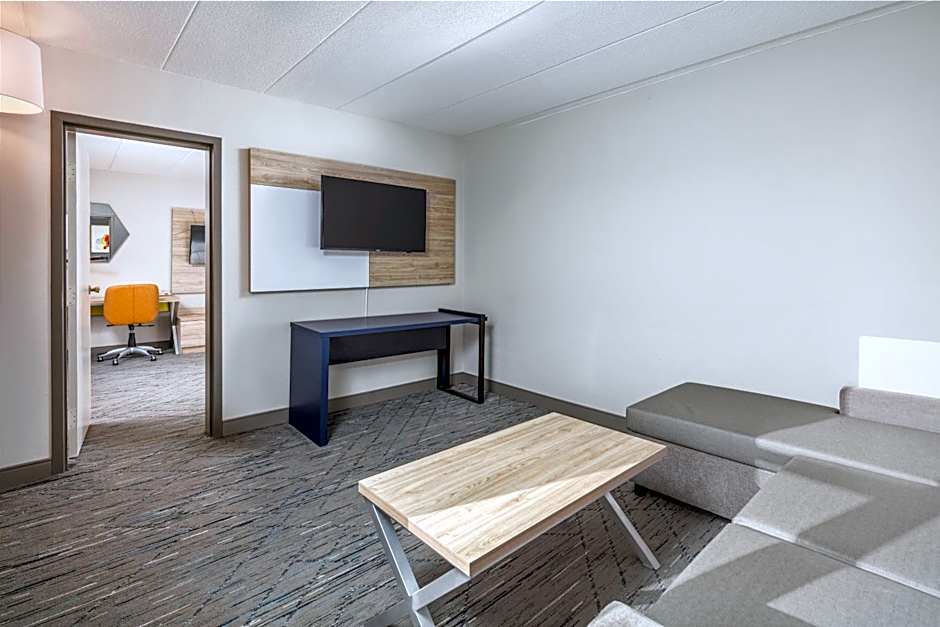 La Quinta Inn & Suites by Wyndham Lexington Park