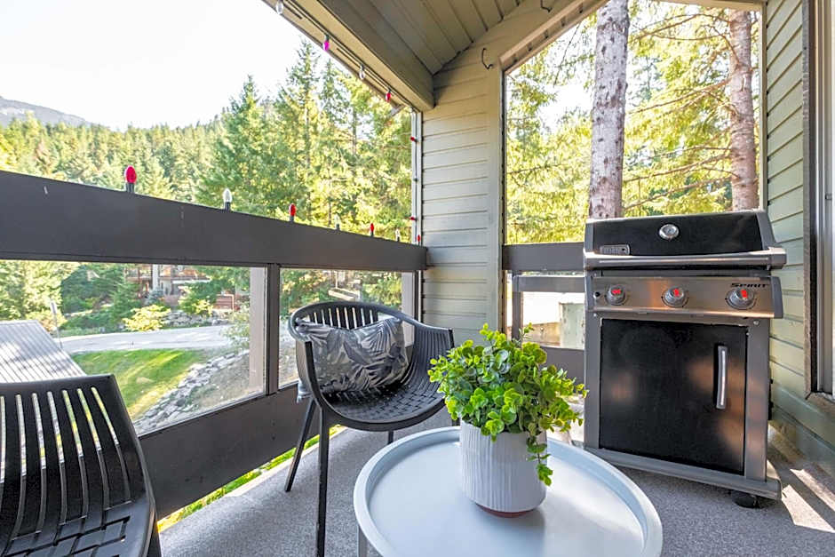 Powderview by Outpost Whistler