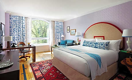 1 King Mobility Accessible W/ Roll In Shower