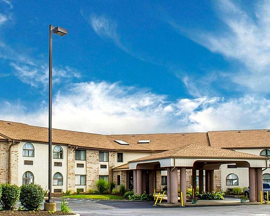 Photo 1 of 12 of Quality Inn Elyria