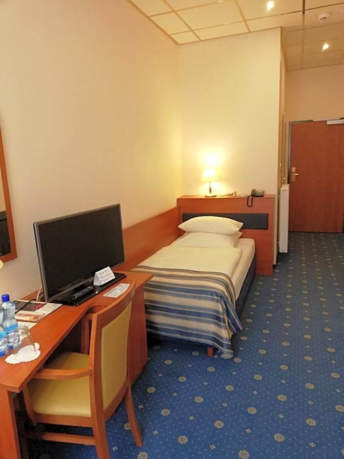 SkyHotelGwarna