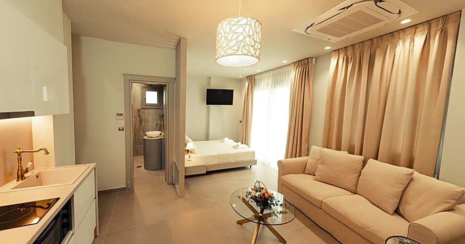 IO Luxury Pool & Hot Tub Suites