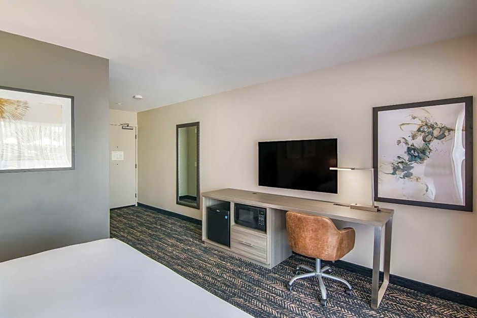 Hourglass Hotel, Ascend Hotel Collection