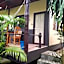 Jungle Hut Bungalows & Hotel