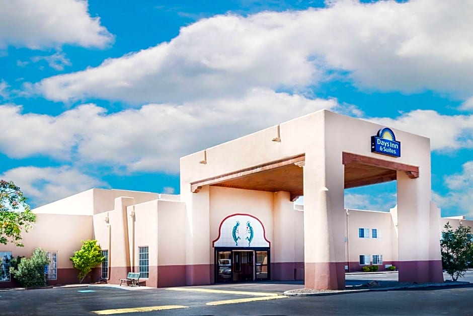 Days Inn & Suites by Wyndham Lordsburg