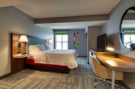 1 King Hearing Accessible Suite Non-Smoking