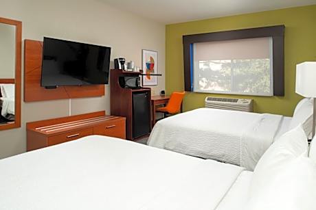 2 Queen Beds Standard