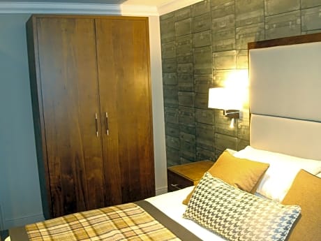 Loch View Single Room