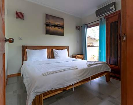 Bungalow with Garden View