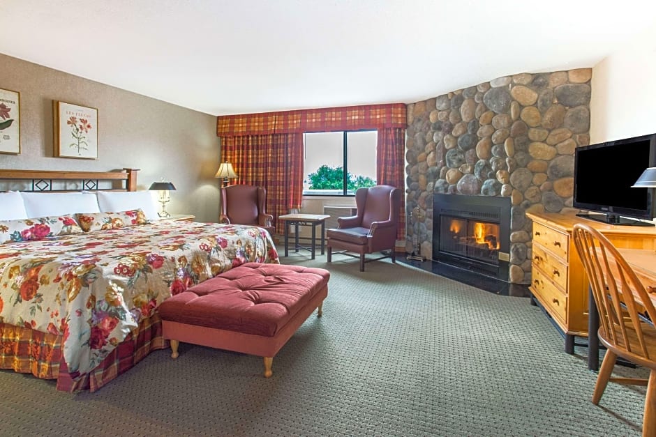 Photo 1 of 1 of Mountain 1 King Bed Lodge