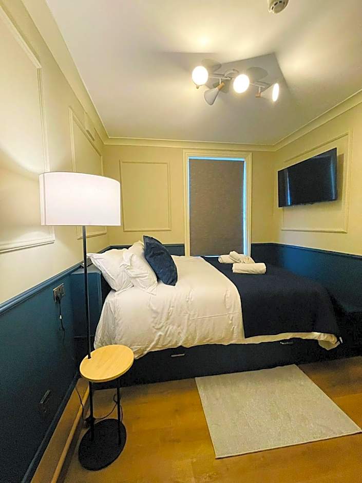 Eurobar Cafe and Hotel