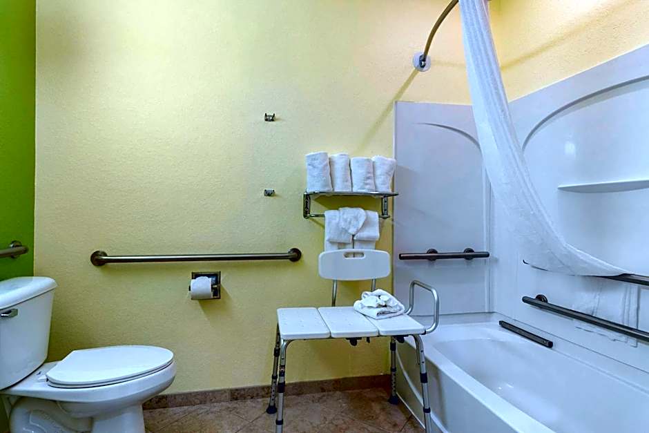 Quality Inn & Suites Lehigh Acres Fort Myers