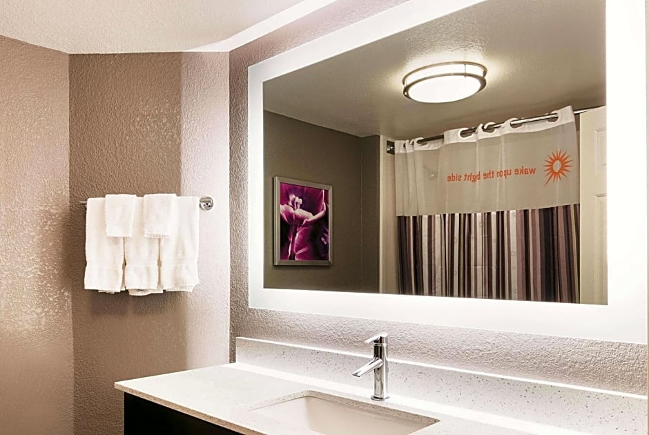 La Quinta Inn & Suites by Wyndham Las Vegas Summerlin Tech