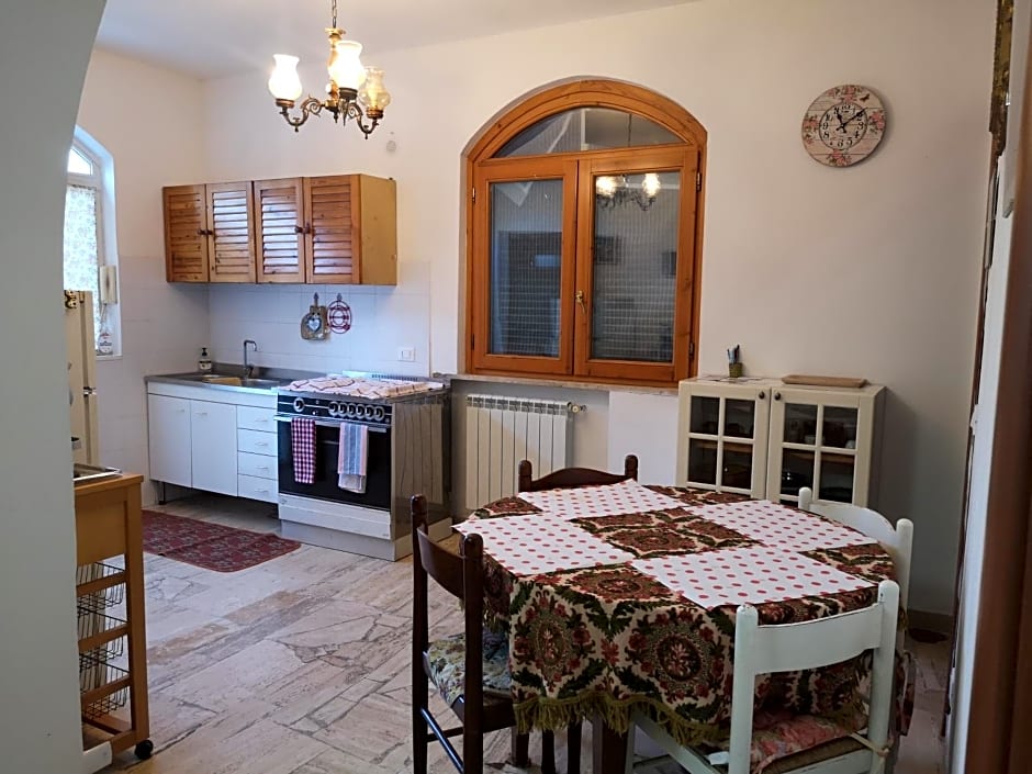 Ape Regina agriturismo 2 Montelarco