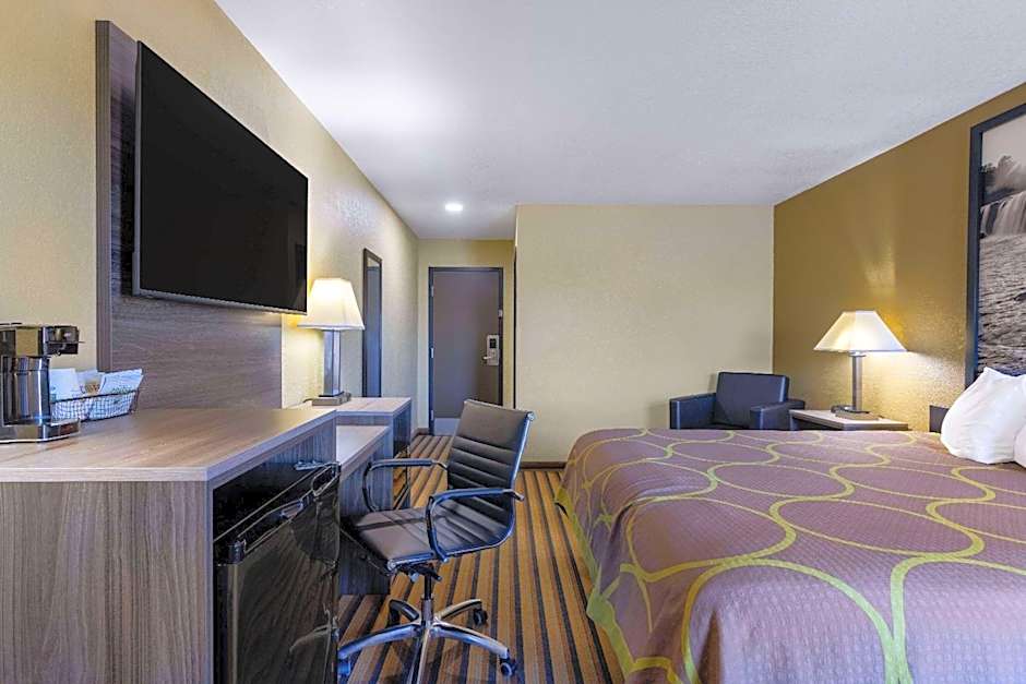 Super 8 by Wyndham Nixa/Springfield Area