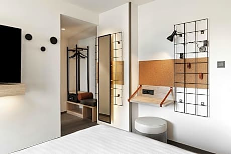 Larger Connecting Family room, Bedroom 1: 1 Queen, Bedroom 2: 2 Twin, Corner room, Balcony: 2