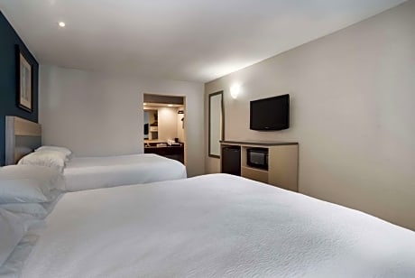 2 Queen Beds Nsmk Flatsc Micrfg Hispd Continental Breakfast