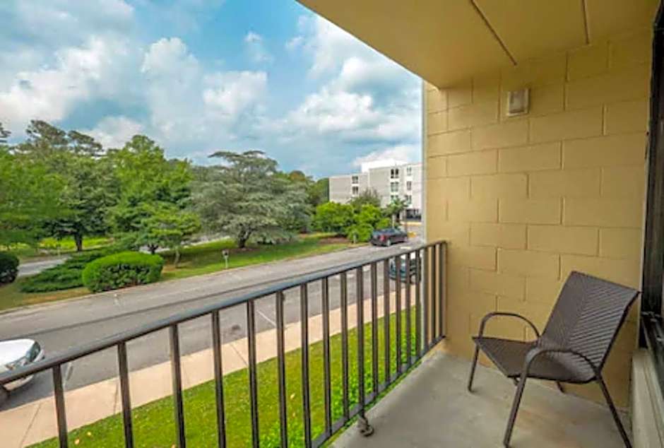 Breakers Hotel & Suites