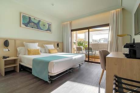 Premium Double Room with Bali Bed - My Favorite Club