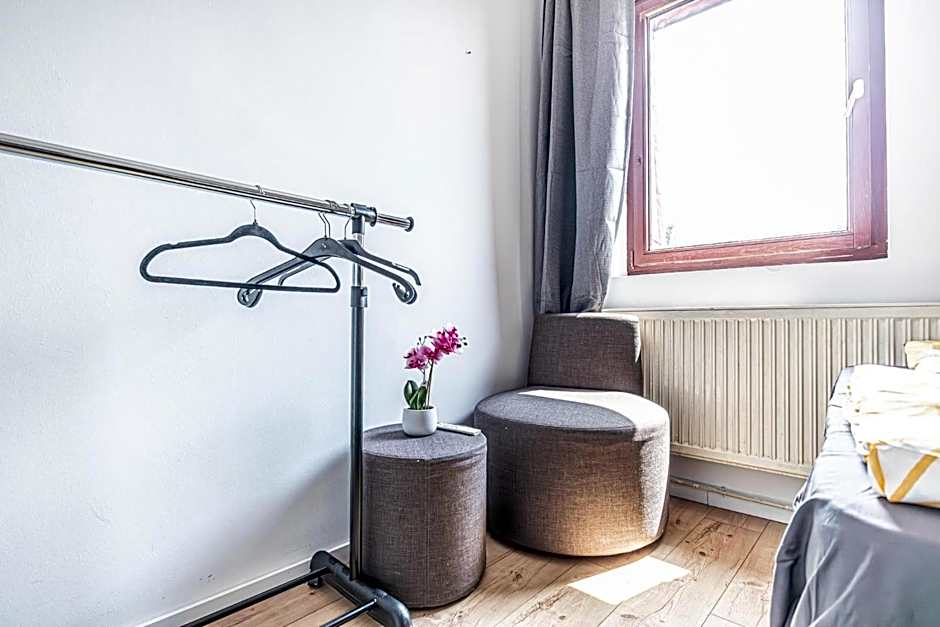 Comfy Rooms in Shared villa with Terrace and Garden