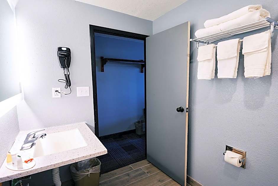 Super 8 by Wyndham Pueblo