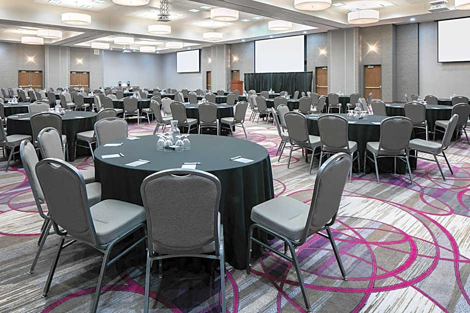 Courtyard by Marriott Omaha Bellevue at Beardmore Event Center