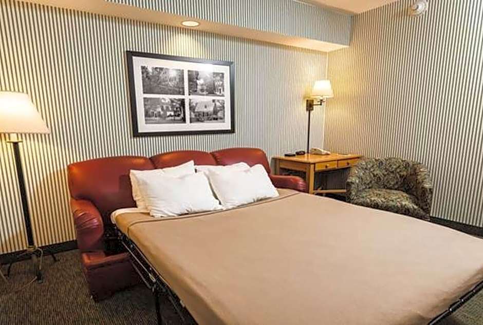 Williamsburg Woodlands Hotel & Suites, an official Colonial Williamsburg Hotel