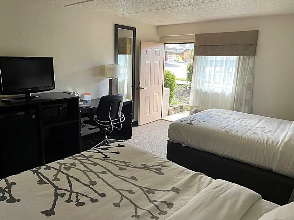 Sleep Inn & Suites Near Sports World Blvd.