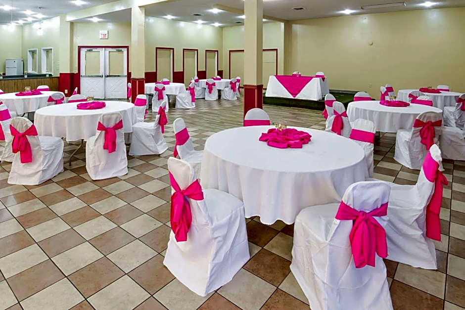 Columbus Grand Hotel & Banquet Center