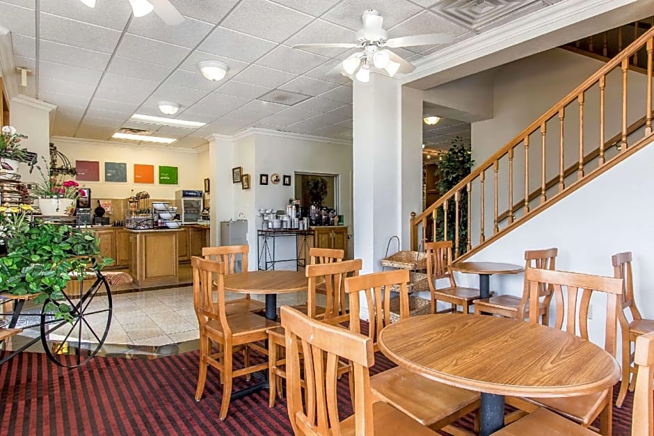 Comfort Inn At Founders Tower