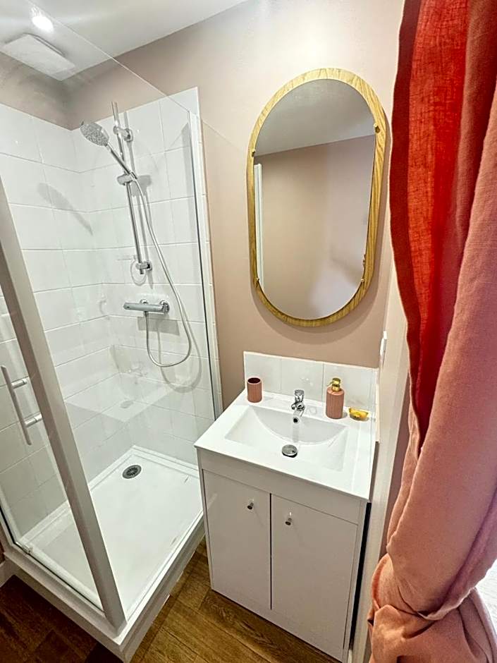 Chambres au coeur du quartier historique - Maison Alternativi