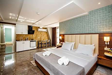 Studio Apartment with Terrace