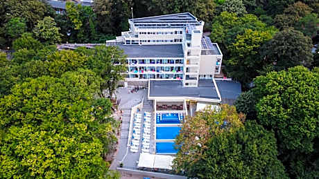 Ariana Hotel