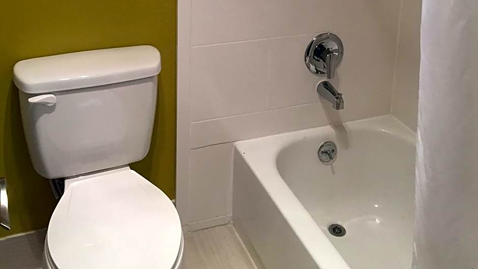 Comfort Inn & Suites Tigard near Washington Square