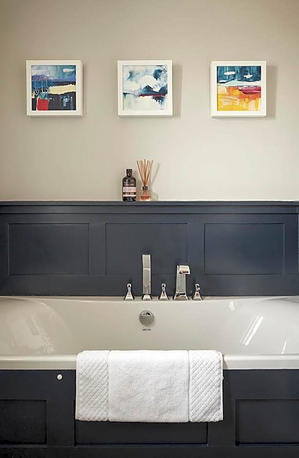 Cliff Farmhouse B&B Suites