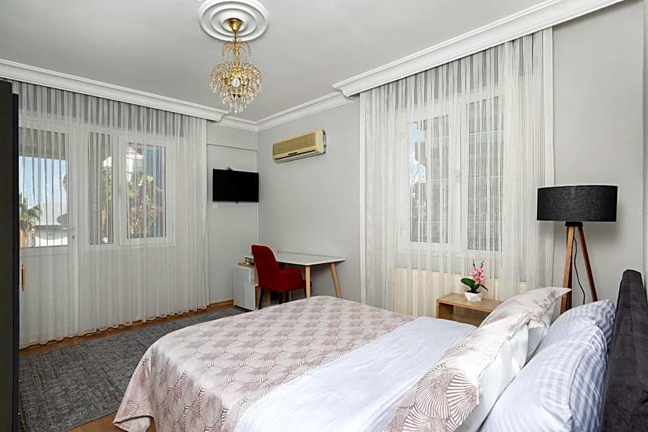8 Rooms House