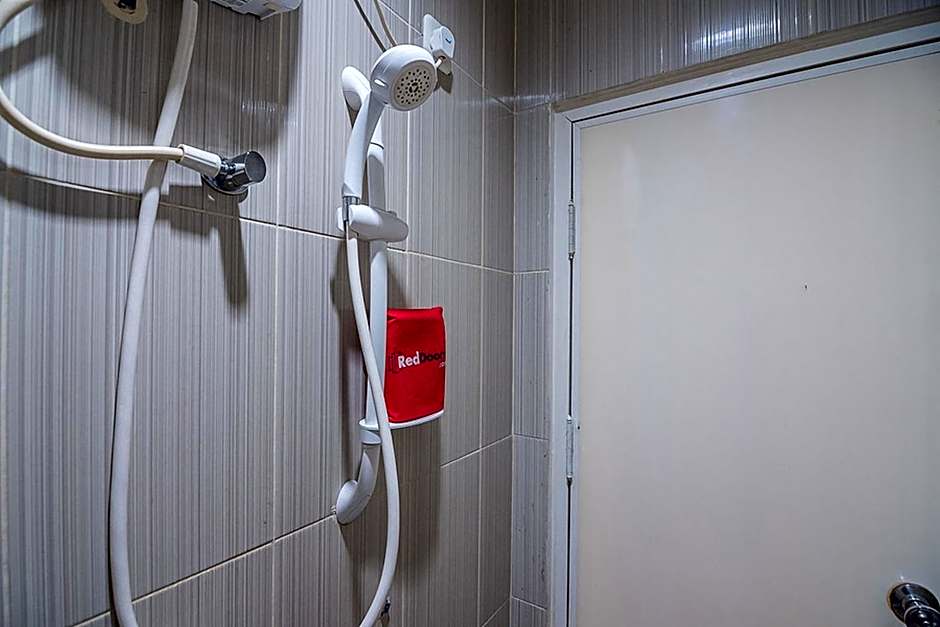 RedDoorz near Nagoya Citywalk Batam 2