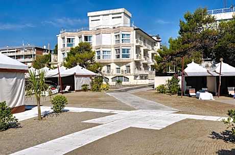 Hotel Petit Palais