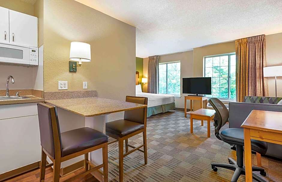 Extended Stay America Suites - Newark - Woodbridge