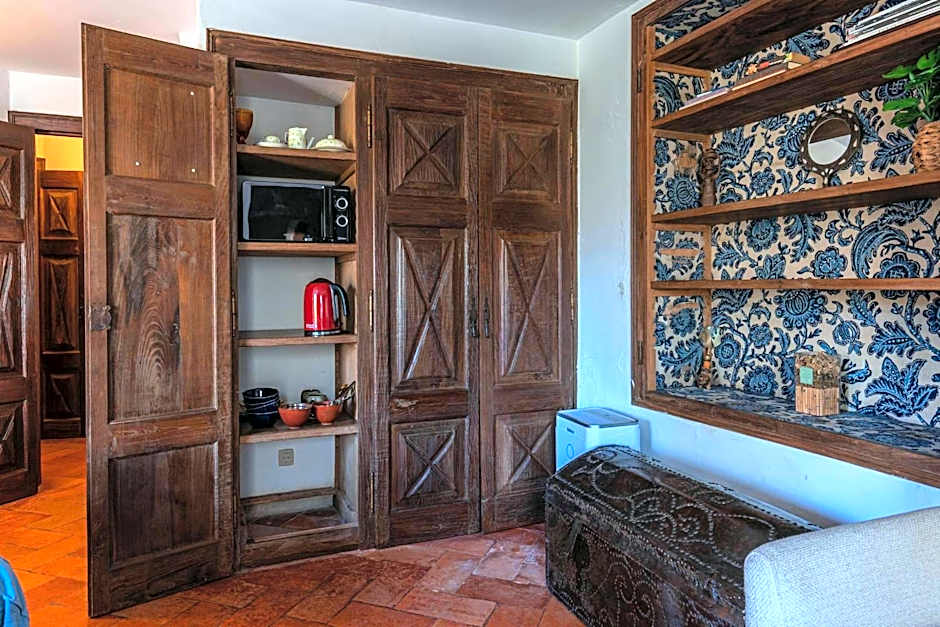 Sintra WOW - Unique double Smart Room in 17th century Palace! Hot tub, Snooker, BBQ, PS5, Sauna, Gym