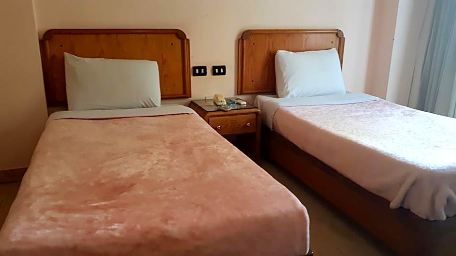 New Pola Hotel