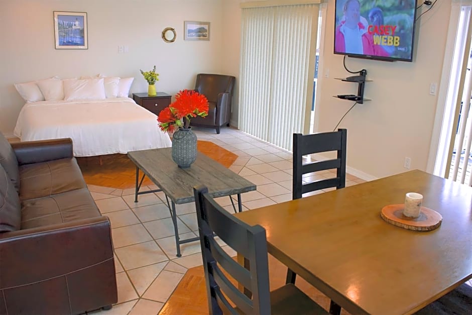 Longliner Lodge and Suites