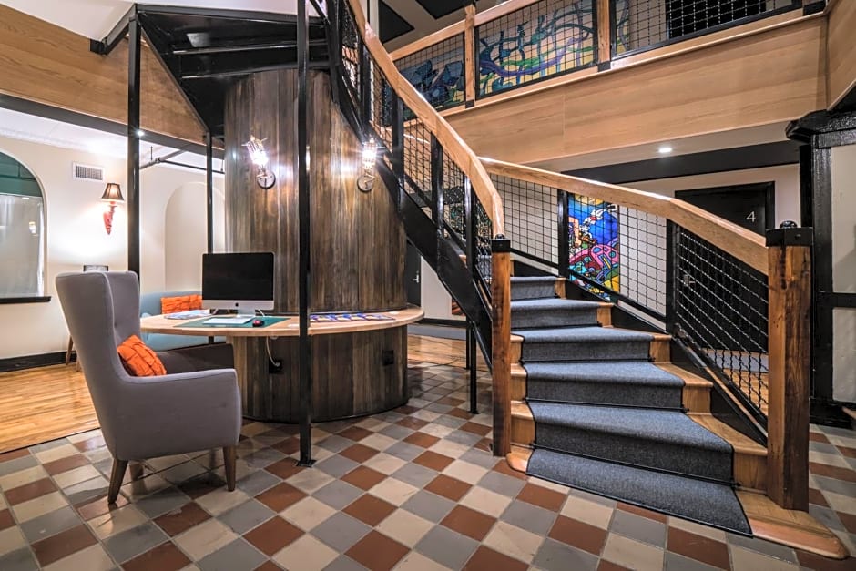 Henry Norman Hotel