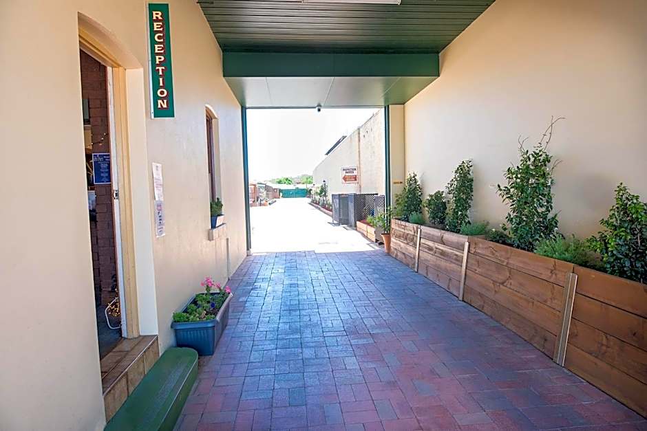 Elm Court Motel