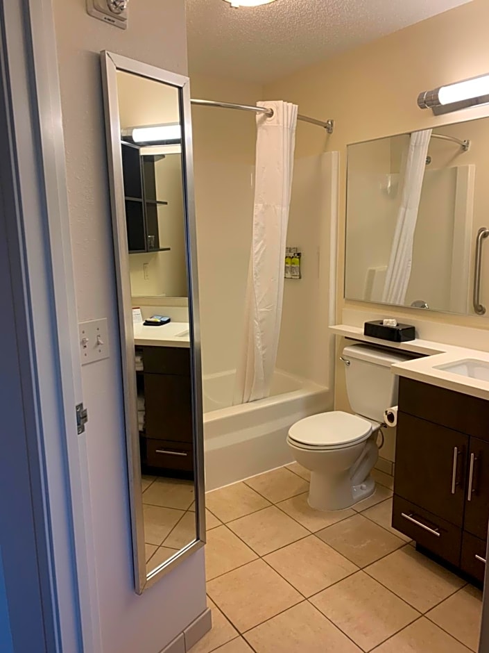 Candlewood Suites Fargo-North Dakota State University By IHG