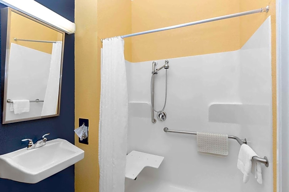 Microtel Inn & Suites by Wyndham Kearney