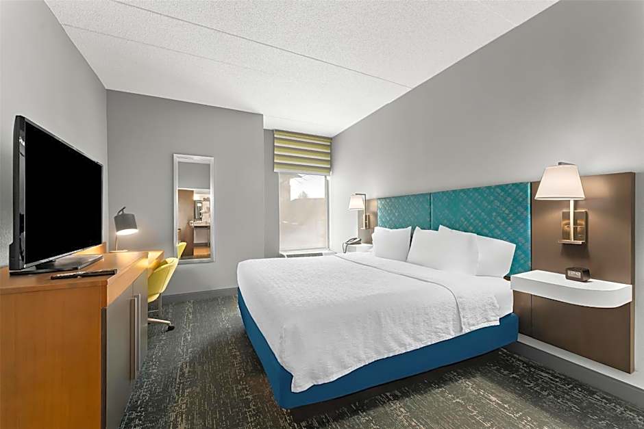 Hampton Inn By Hilton & Suites Newtown