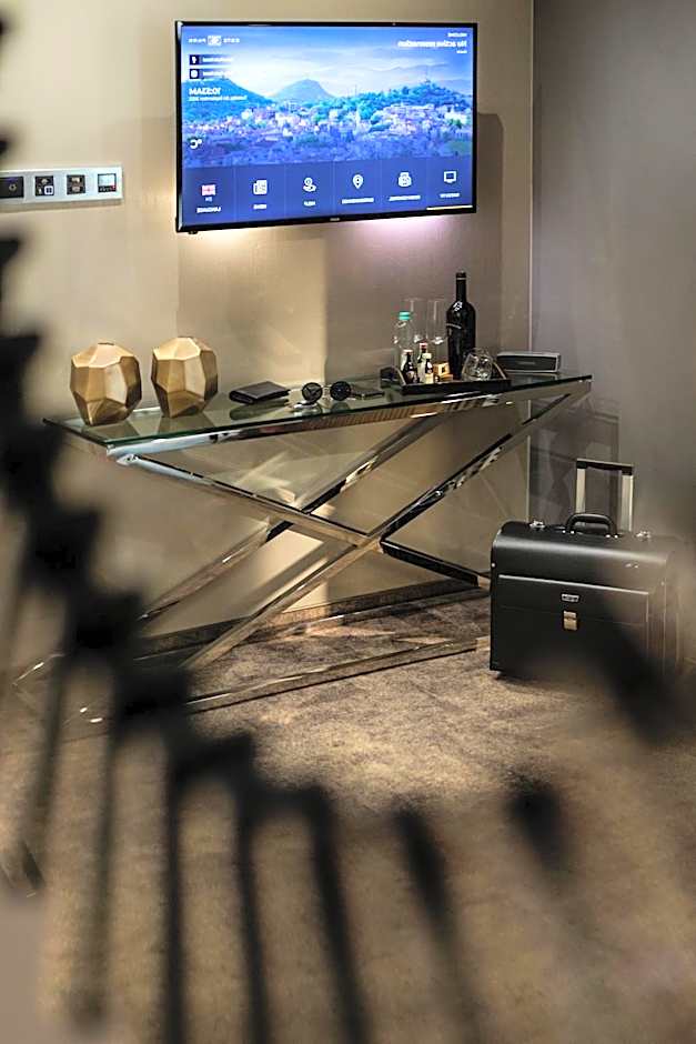 -- ESTE PARK HOTEL -- part of Urban Chic Luxury Design Hotels - Parking & Compliments - next to Shopping & Dining Mall Plovdiv