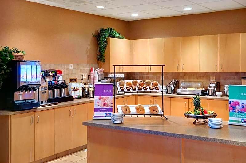 Coast Grimshaw Hotel & Suites